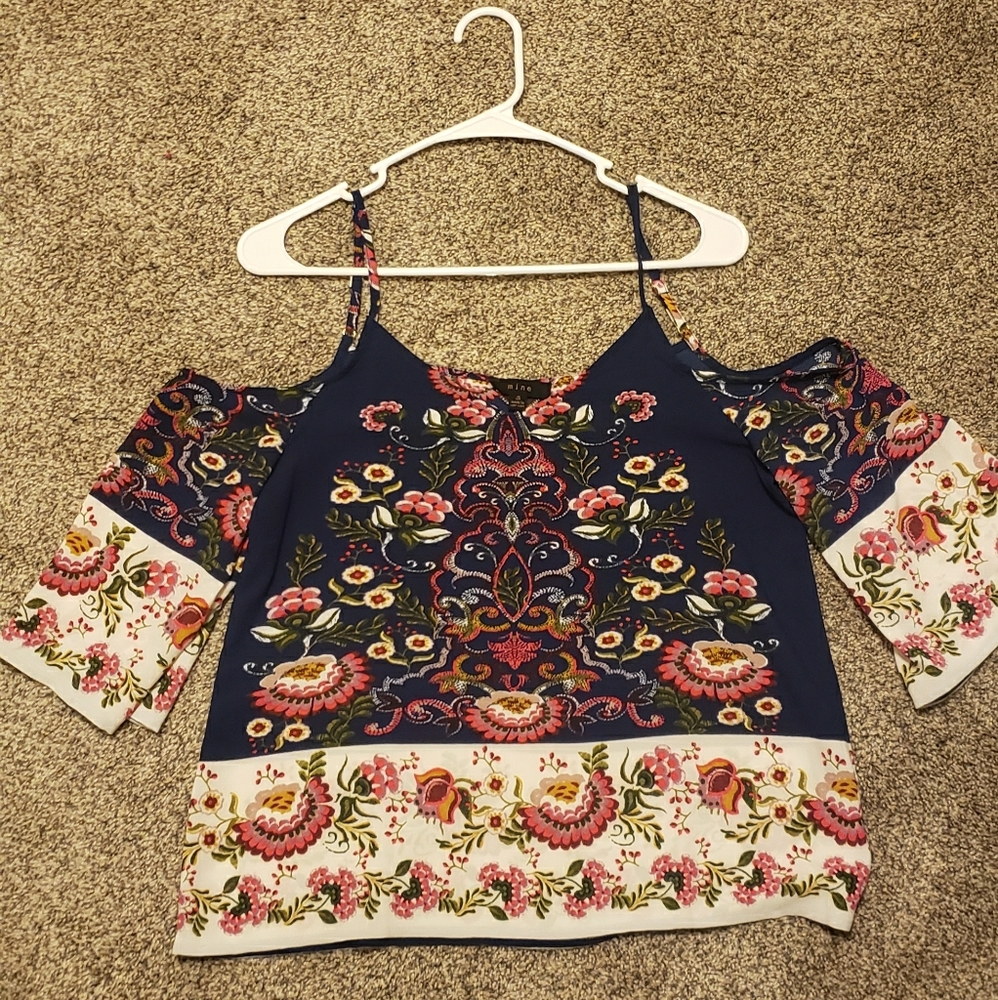 Cold shoulder summery shirt